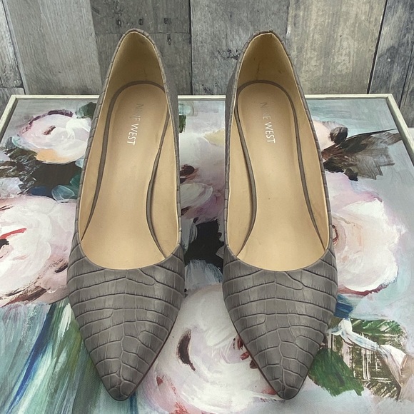Nine West Eara Gray Faux Croc Print Leather Heels Size 10 - Picture 2 of 12